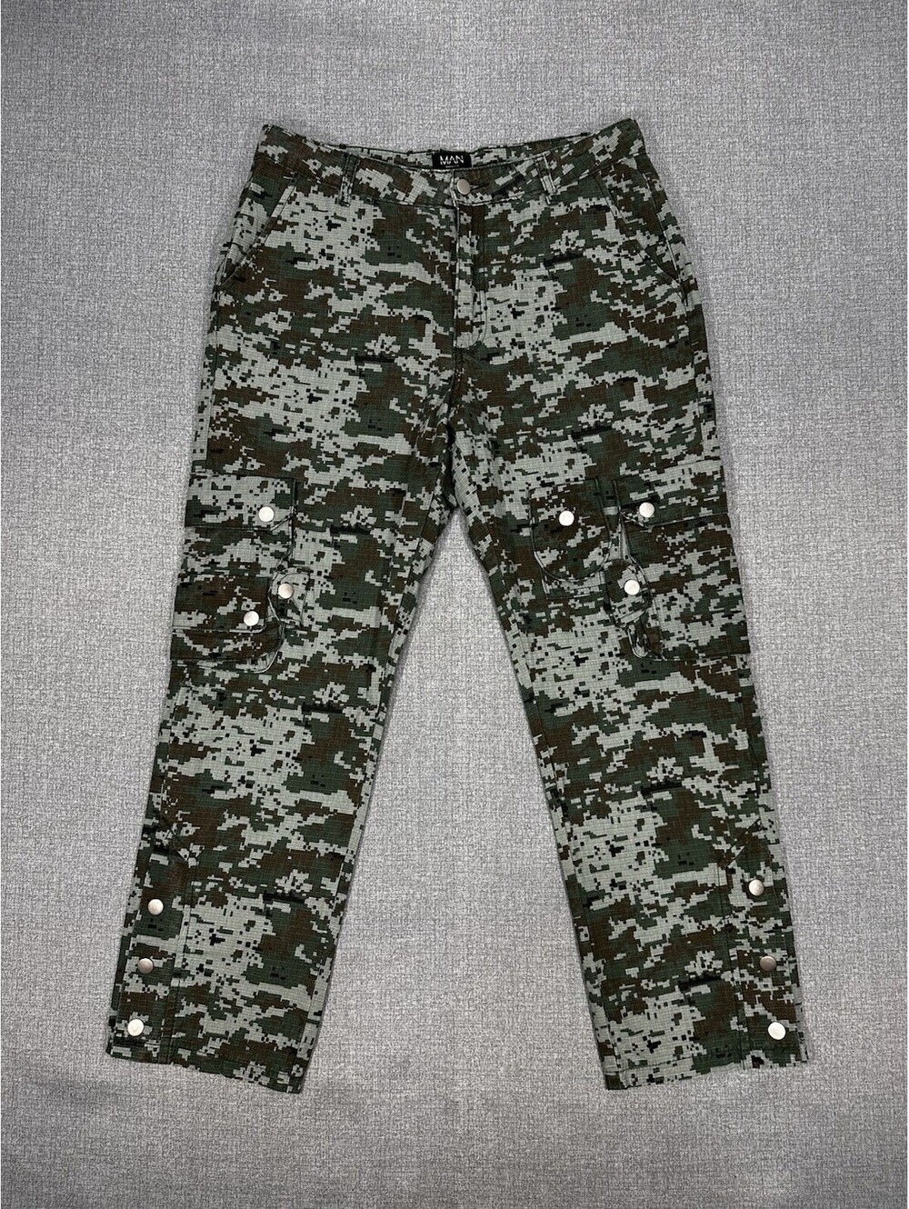 BoohooMAN Digital Camo Cargo Pants Men’s 34x28 Snap Leg Tactical Utility
